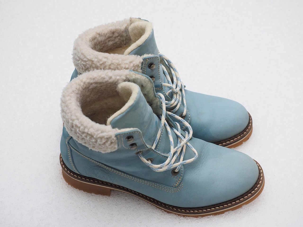 Buty zimowe – jak o nie zadbać podczas śniegu?